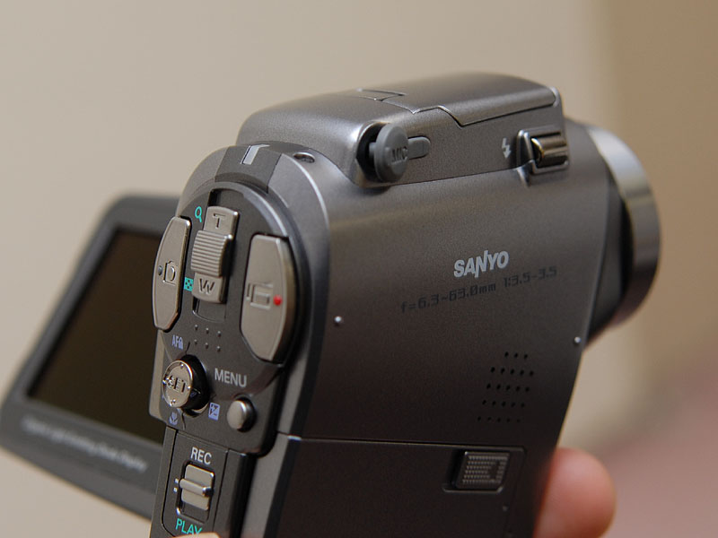 三洋、720p MPEG-4撮影可能なハイビジョン「Xacti」