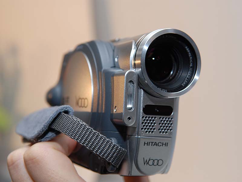 日立、1秒で録画スタート可能なDVDカム「Wooo」