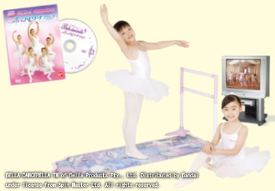 バンダイ、子供向けバレエ練習DVDとマット/バーのセット