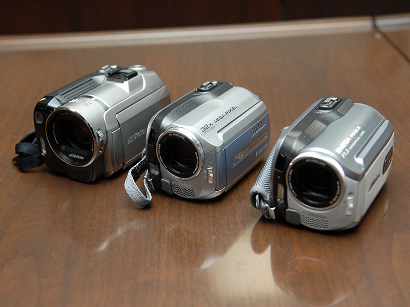ビクター、DV出力搭載のHDDカム「Everio」5機種