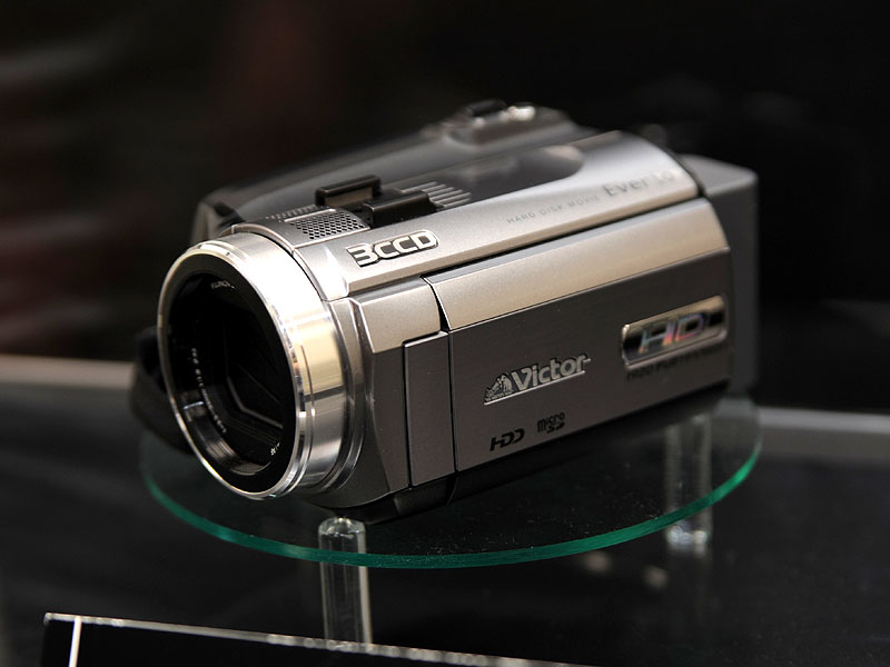 ビクター、世界初の1080/60p出力可能なHDDカム「Everio」