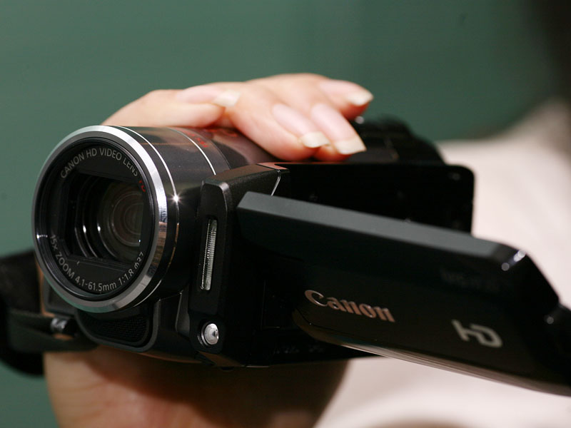 キヤノン、859万CMOSとDIGIC DV III搭載のAVCHDカメラ