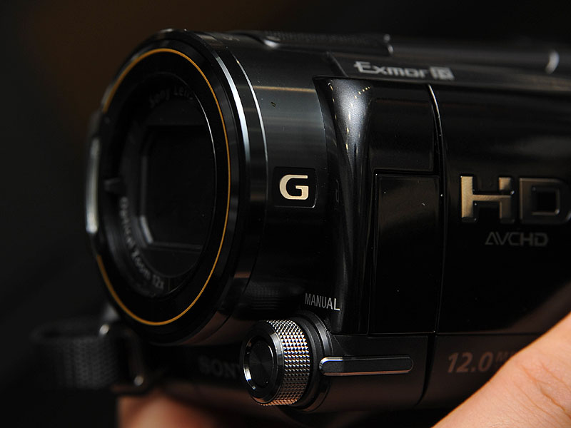 ソニー、感度約2倍でGPS/地図内蔵のHDDビデオカメラ