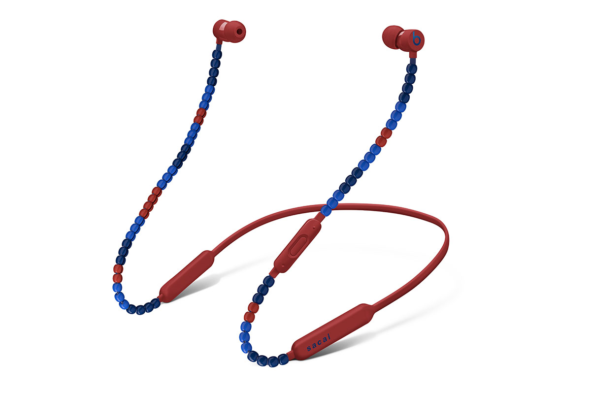 Bluetoothイヤフォン「BeatsX」にsacaiコラボモデル。ビーズでケーブル