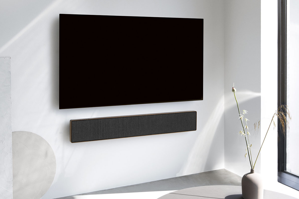 B&O初のサウンドバー「Beosound Stage」。無垢のアルミ活用、Dolby