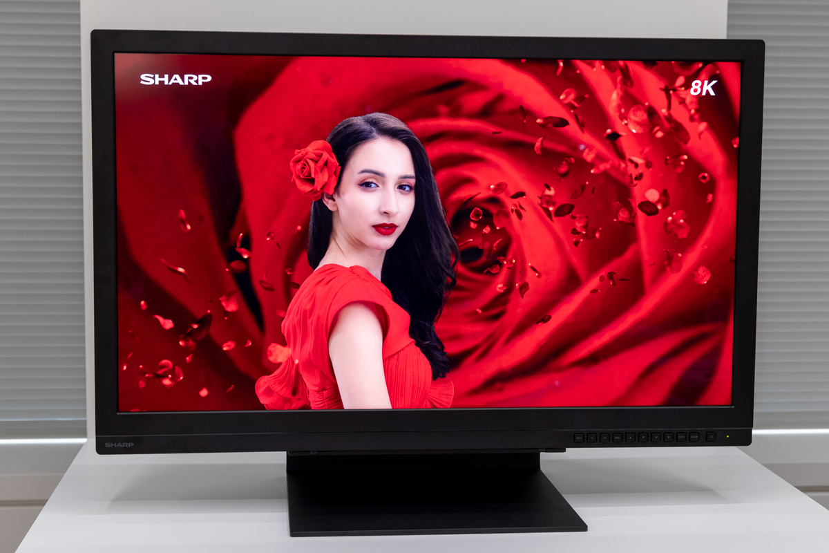 シャープ、8K IGZOパネル搭載の32型業務用ディスプレイ。約198万円