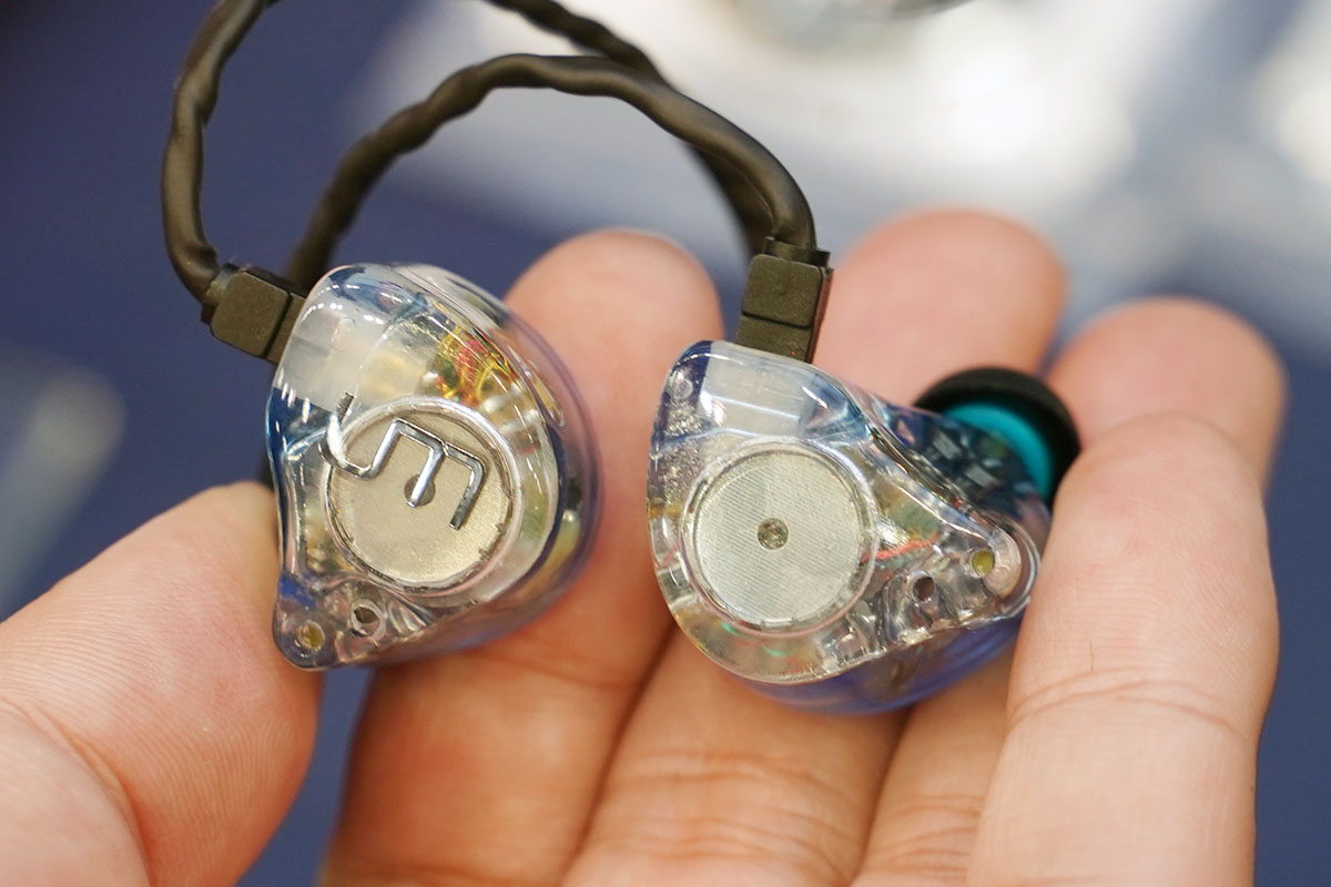 静電型+BA+ダイナミック+“骨伝導”イヤフォン登場。final「A8000」も