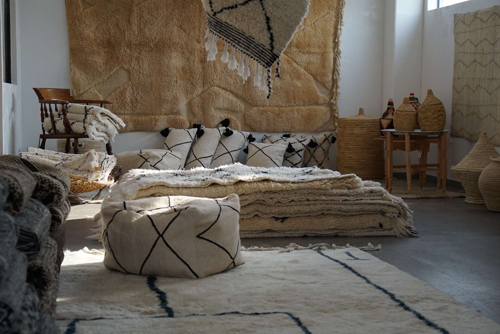 モロッコのラグ展が始まりました | AXCIS,INC.