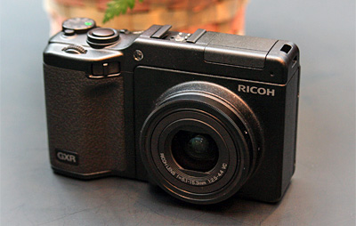 リコー、近藤社長の本気デジカメ登場、レンズ交換式「GXR」発売へ - BCN＋R