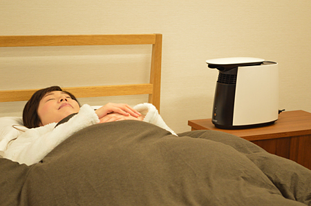 三菱電機、睡眠時に顔まわりだけを潤すパーソナル保湿機「SH-JX1