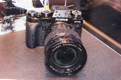 富士フイルム、高速レスポンスを可能にしたミラーレス一眼「X-T2