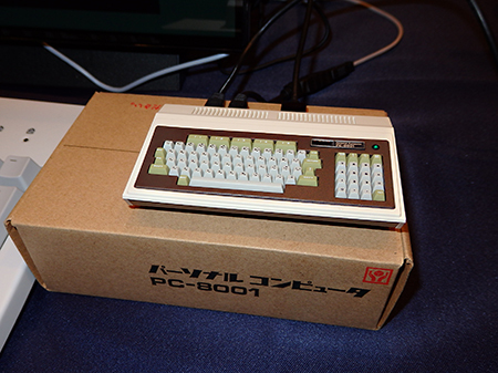 NECのPC40年記念モデル、PC-8001のミニチュアで懐かしの70年代ゲームも