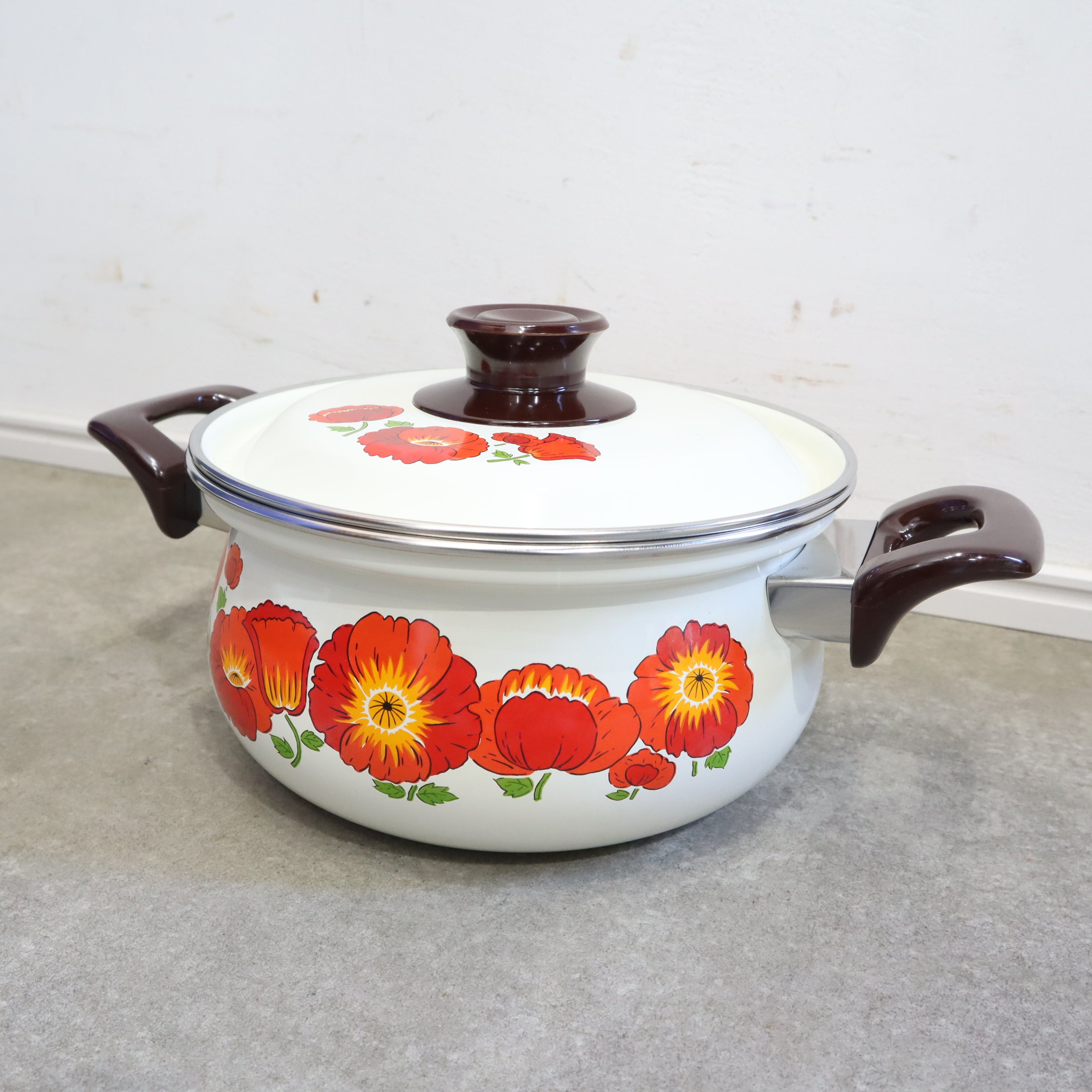 花柄のデザインがレトロなホーロー両手鍋 – バナルオンラインショップ