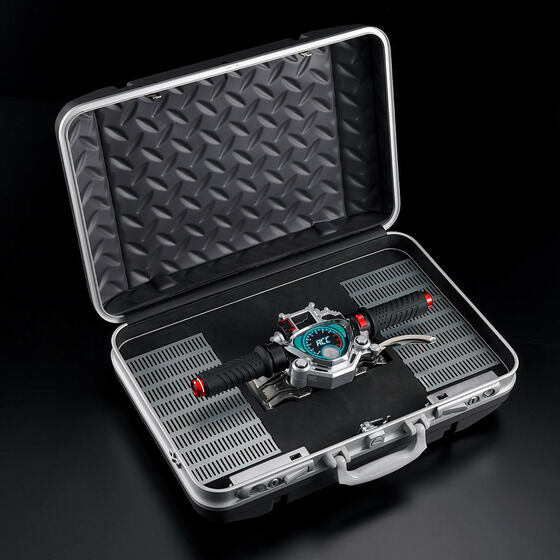 受注開始】仮面ライダーW「アクセルドライバーボックス」本編イメージ