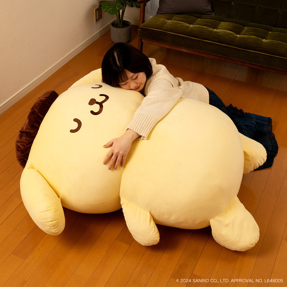 ポムポムプリンの全長約105cmの超巨大クッションがプレミアムバンダイ