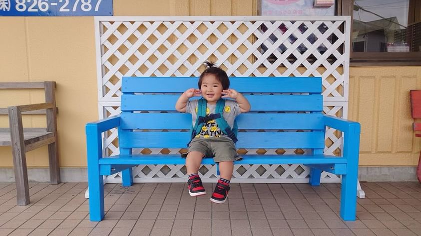 青いベンチ物語 ～広がる青いベンチ～ - Spinning｜馬場グループ