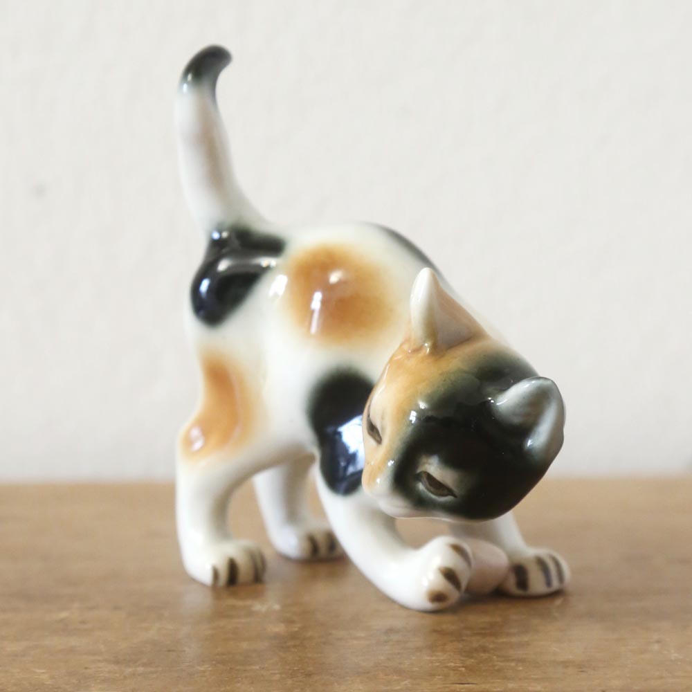 アンティーク・チェコ雑貨のお店 bábovka - 陶器の置物 三毛猫