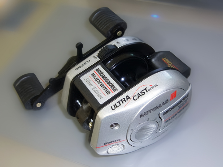 アンバサダー521XLT PLUS SUPREME シルバーエディション アンバサダーXLT SupremeはSFポップカルチャーリール | 道北貧釣