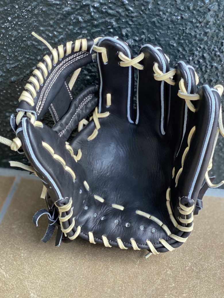 掴みの完全特化した和牛JBの定番グラブ006Tが高校生に人気が高い