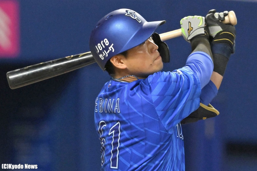ベイスターズ打線が大爆発！ “打率.727”の蝦名達夫に野村氏「今もう手