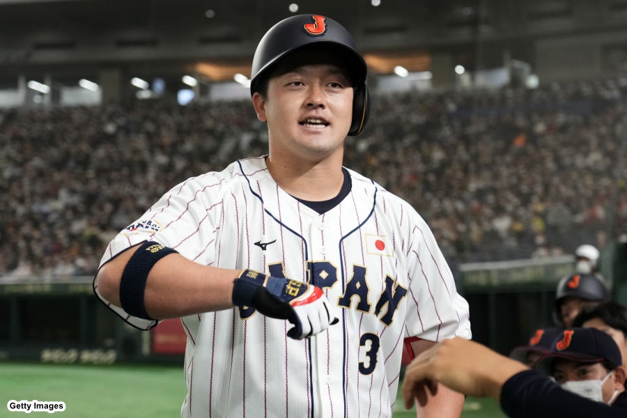 DeNA牧が侍J強化試合で豪快ソロ トップチーム初打席初スイングで初