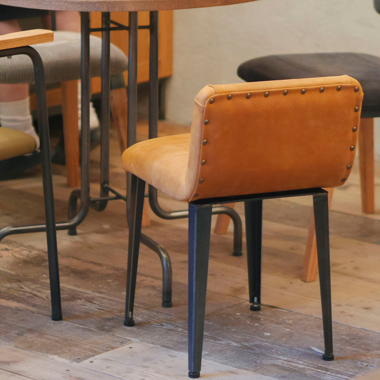 アングルロースツール | オーダーメイドのアイアン家具を中心に数多く