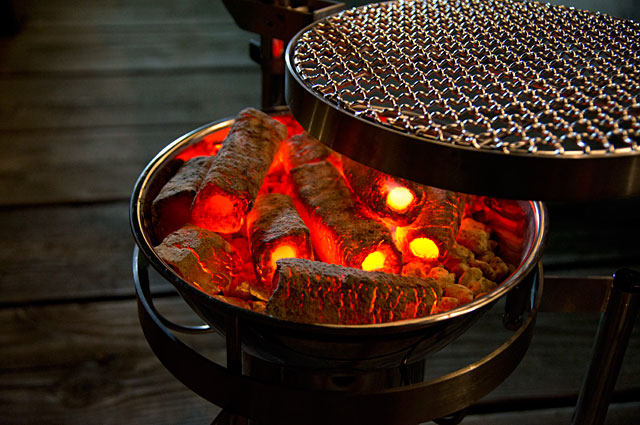 世界初火消しつぼが一体になったバーベキューグリル - BB-CAN（バーベ缶）