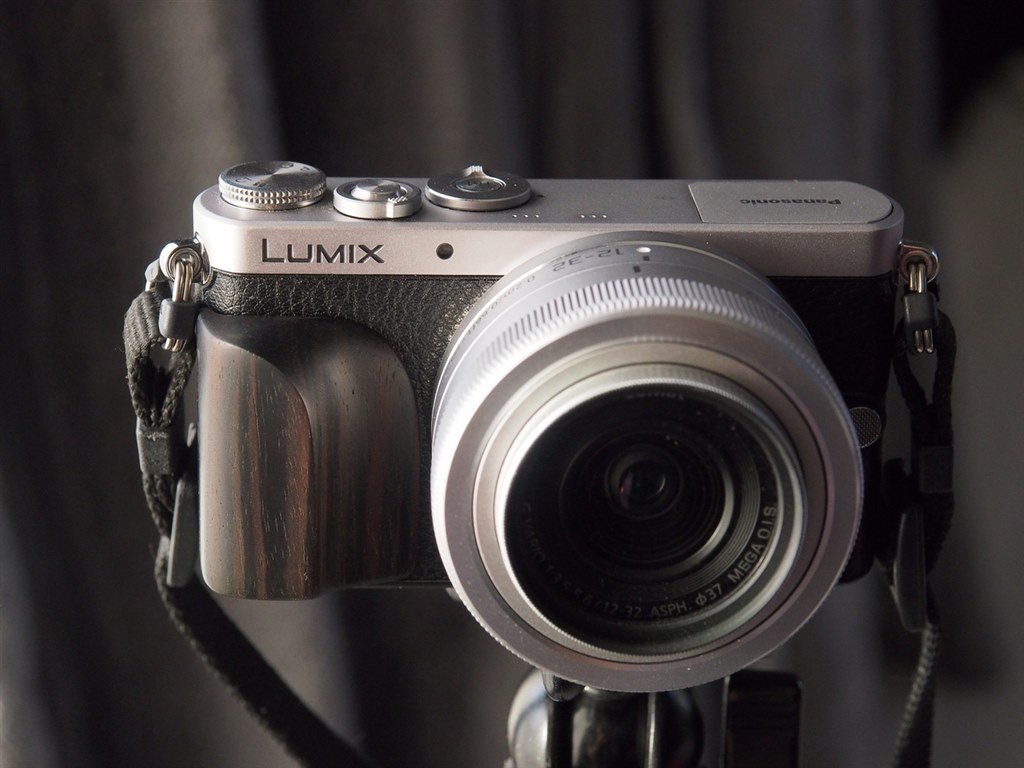 自作ウッドグリップと液晶誤タッチ防止』 パナソニック LUMIX DMC-GM1K