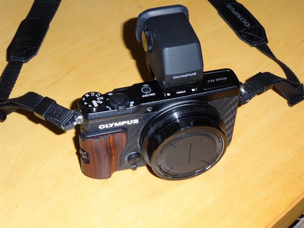 ホワイトボディのグリップ』 オリンパス OLYMPUS STYLUS XZ-2 の