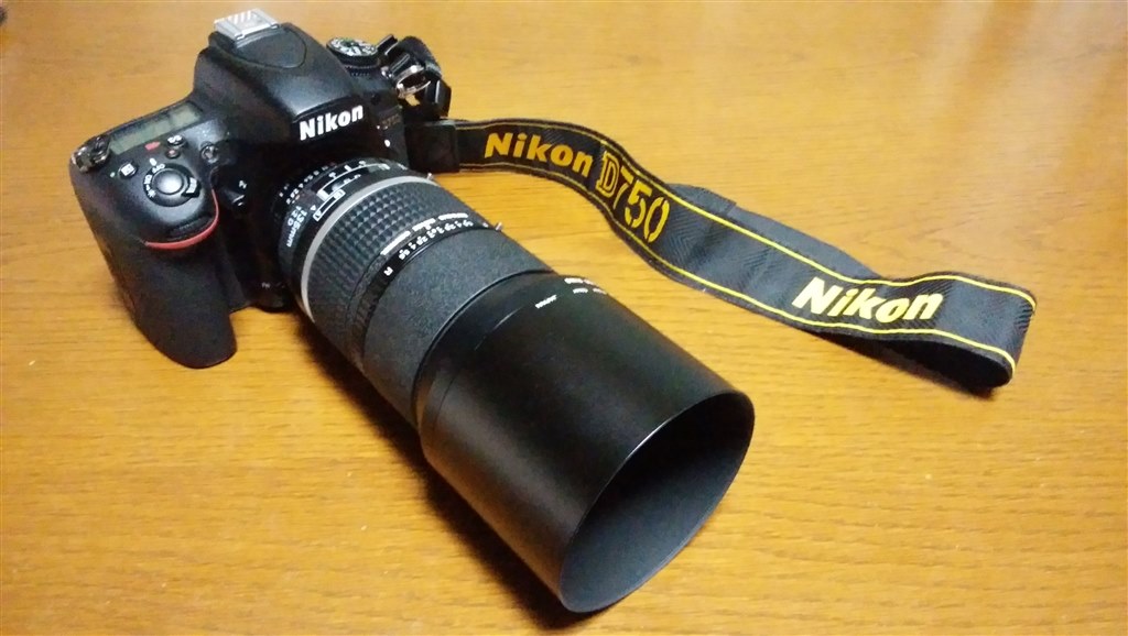フードで変身(・∀・)』 ニコン AI AF DC-Nikkor 135mm f/2D の
