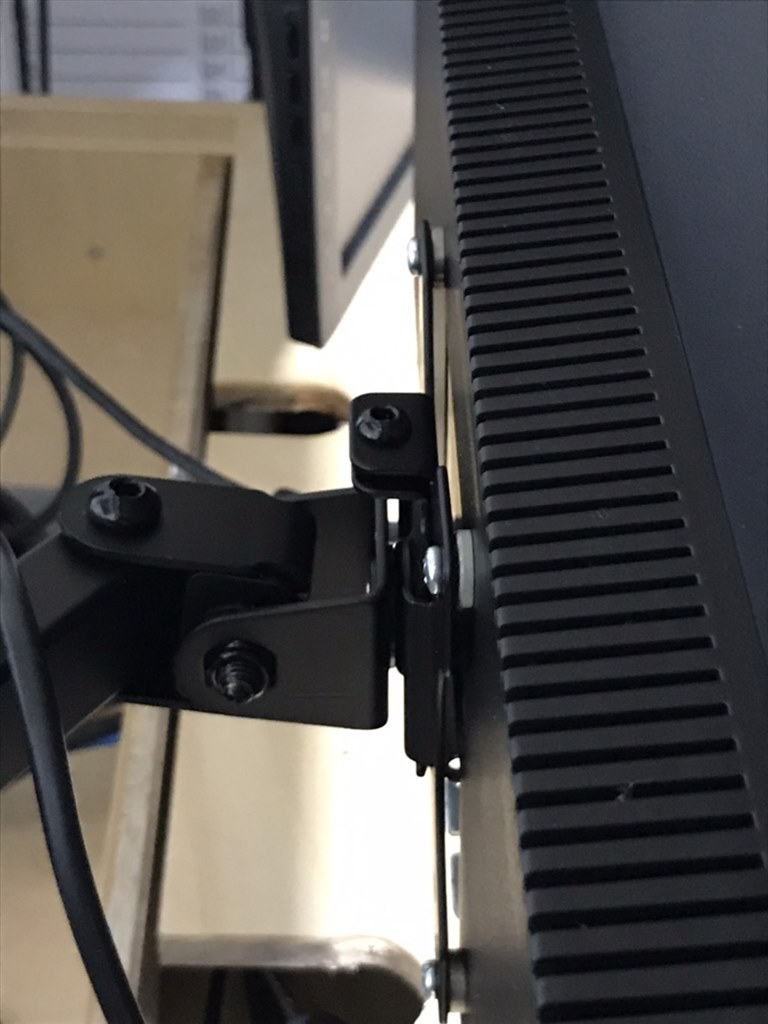 このモニターをモニターアームに…』 ViewSonic VX3276-2K-MHD-7 [31.5