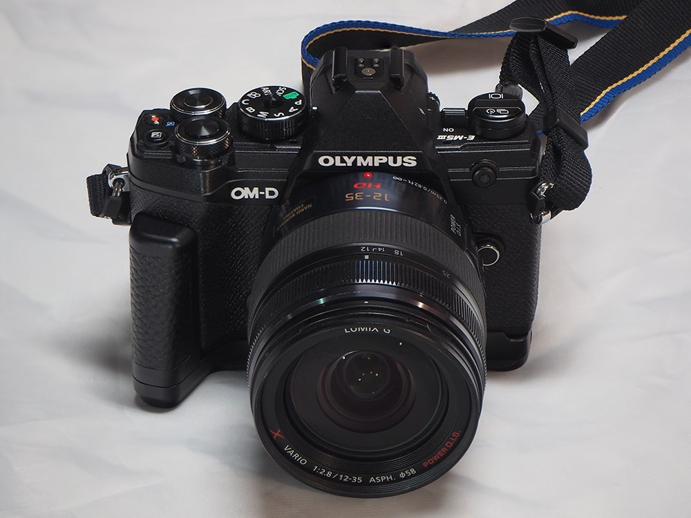 社外の外付けグリップ』 オリンパス OM-D E-M5 Mark III ボディ の