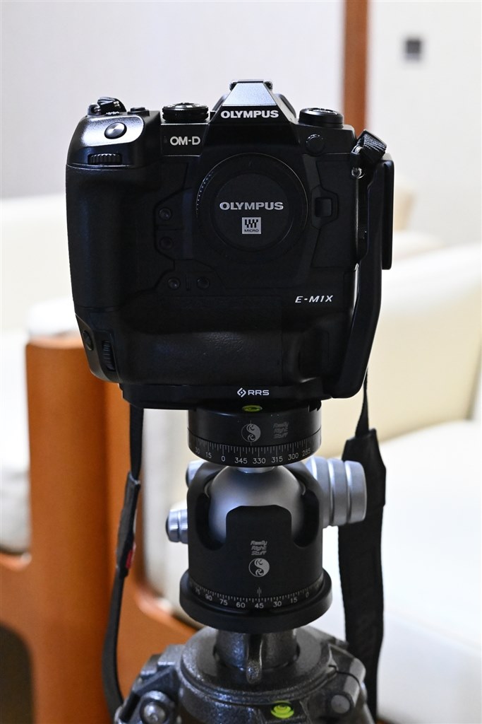 RRS製 E-M1X専用 L型プレート』 オリンパス OM-D E-M1X ボディ の