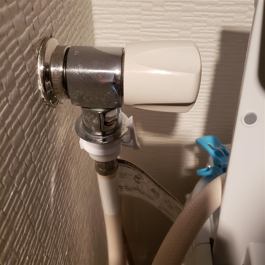 洗濯機の上に食洗機を置きたく、分岐水栓を探しています