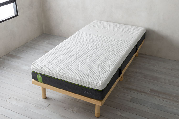 専門家の体験レビュー】エマ・マットレス プレミアムの寝心地と特徴を
