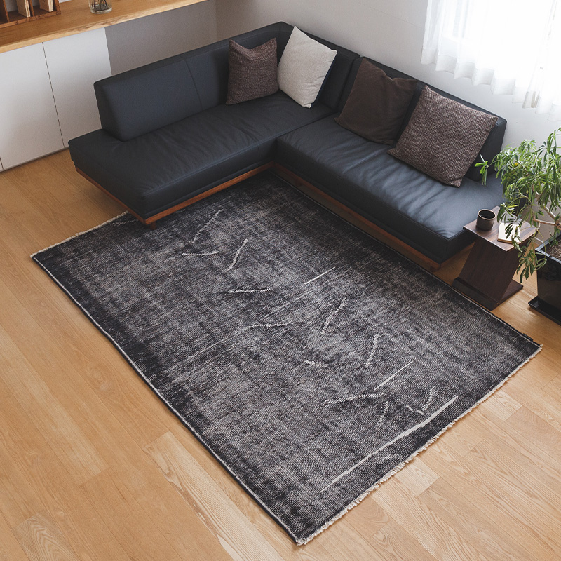 ヴィンテージ風ラグ ウール100％ブラックの絨毯 [NR5601ムーンナイト