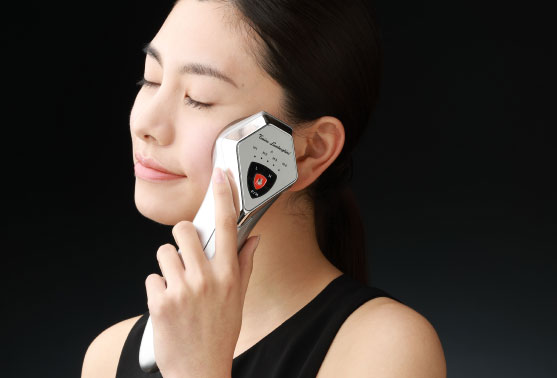 驚愕リフトアップ！ランボルギーニの最強美顔器「アルファワン」 とは