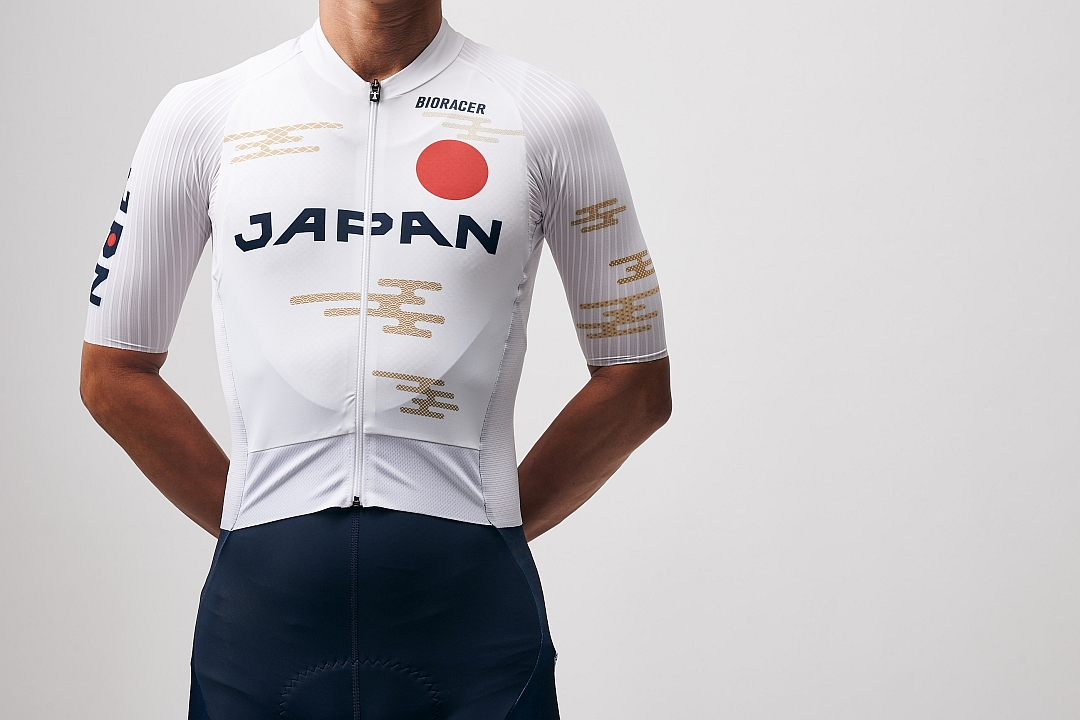 UCIグランフォンド世界選手権を走る日本代表ジャージ／“日本の挑戦”を