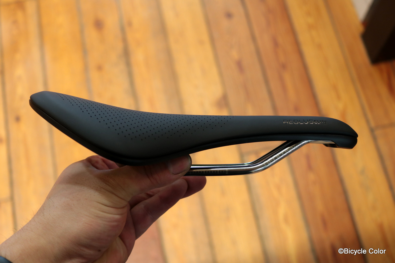 BONTRAGER(ボントレガー)の新サドル！フルカットアウトデザインの