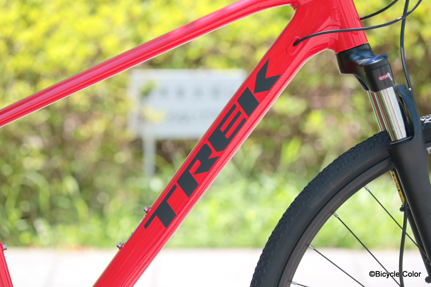 軽いオフロードもこなせる！TREK(トレック)最新2019年モデルDual Sport