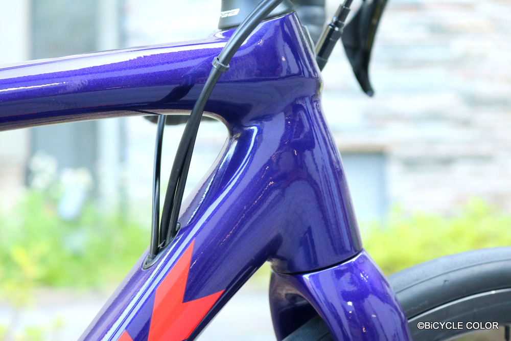 美しいパープルのロードバイク、EMONDA(エモンダ) ALR5！ フレーム