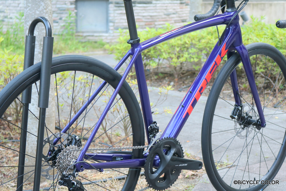 美しいパープルのロードバイク、EMONDA(エモンダ) ALR5！ フレーム