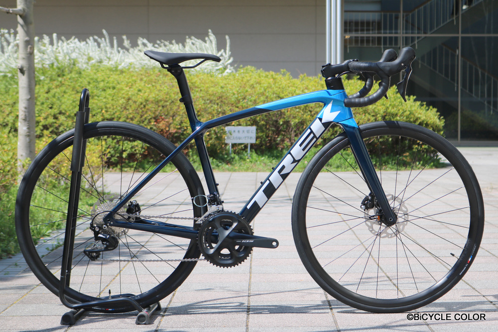 貴重な2車種、TREK EMONDA(エモンダ) SL5のブルー ＆ 軽量クロスバイク