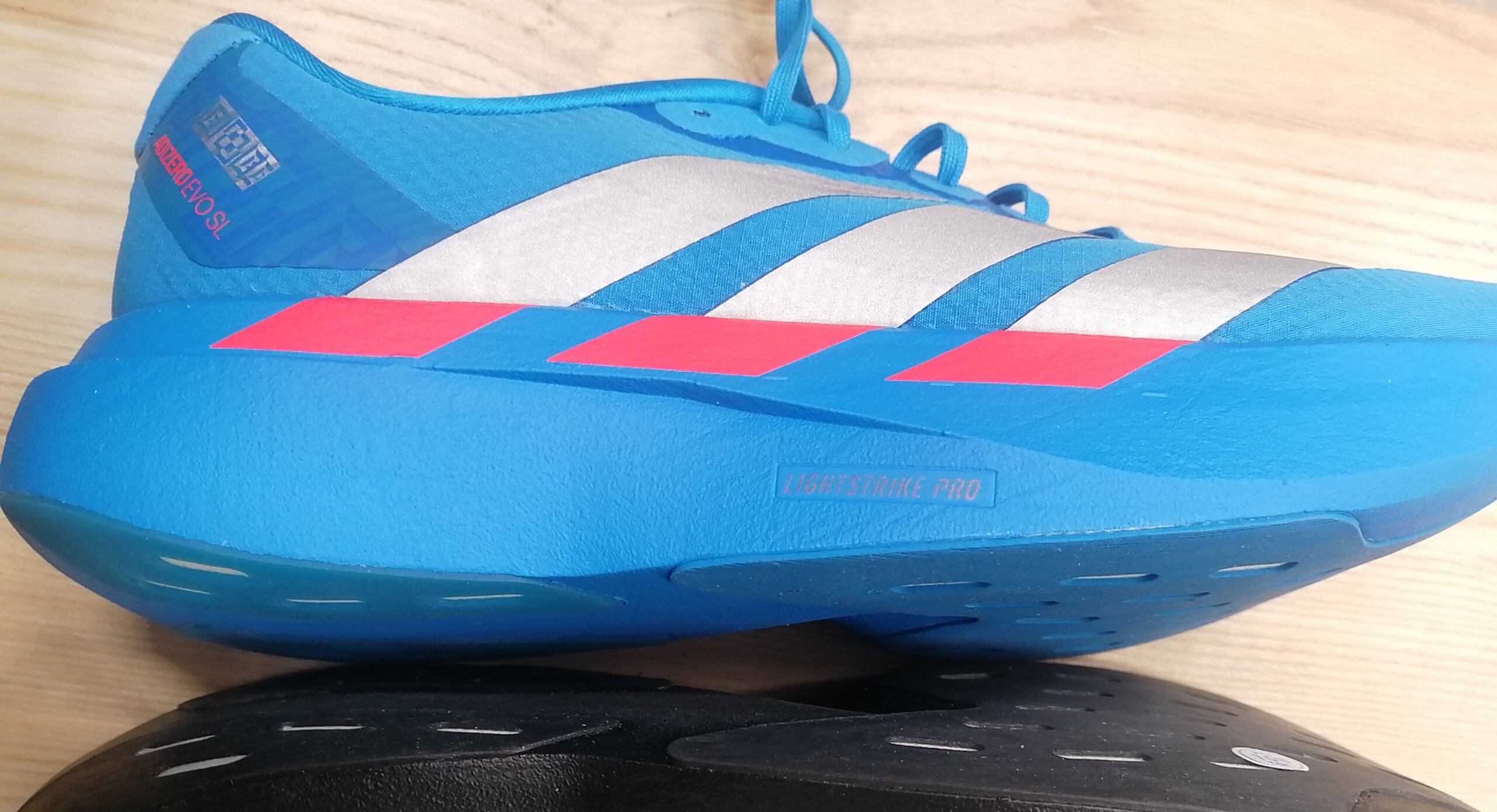 ADIZERO EVO SL WOVEN徹底レビュー】WOVENアッパー採用の進化点を解説