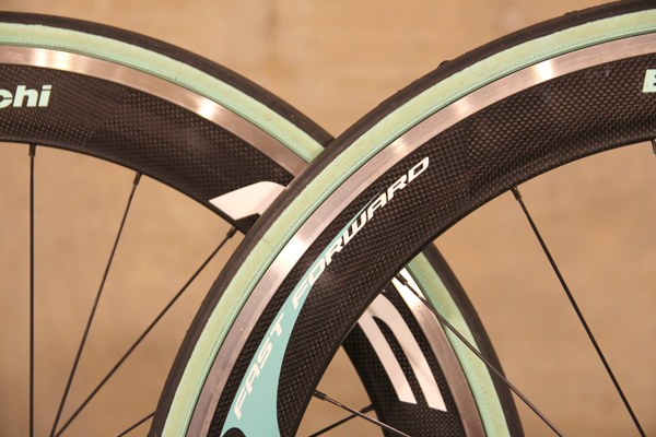 次のステージへとギアチェンジ。FFWD F6R クリンチャー ビアンキ