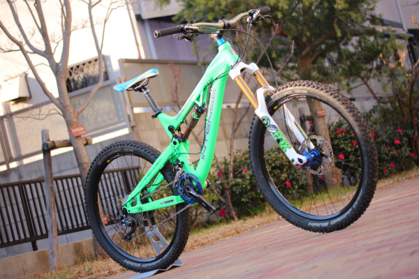 INTENSE（インテンス）のオールマウンテン TRACER 2 が入荷しました