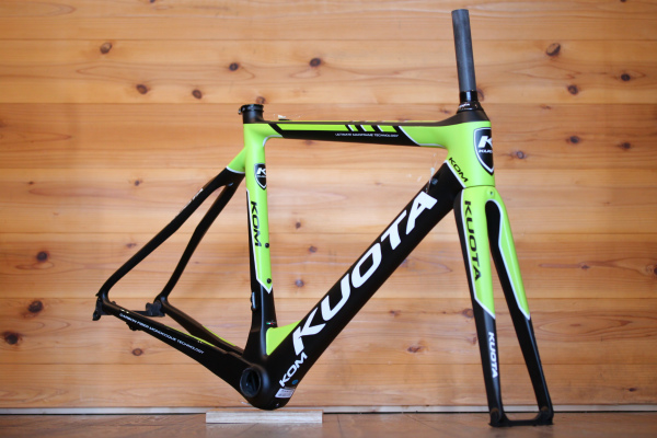 万能な軽量フレーム KUOTA KOM カーボン フレームセットが入荷しました