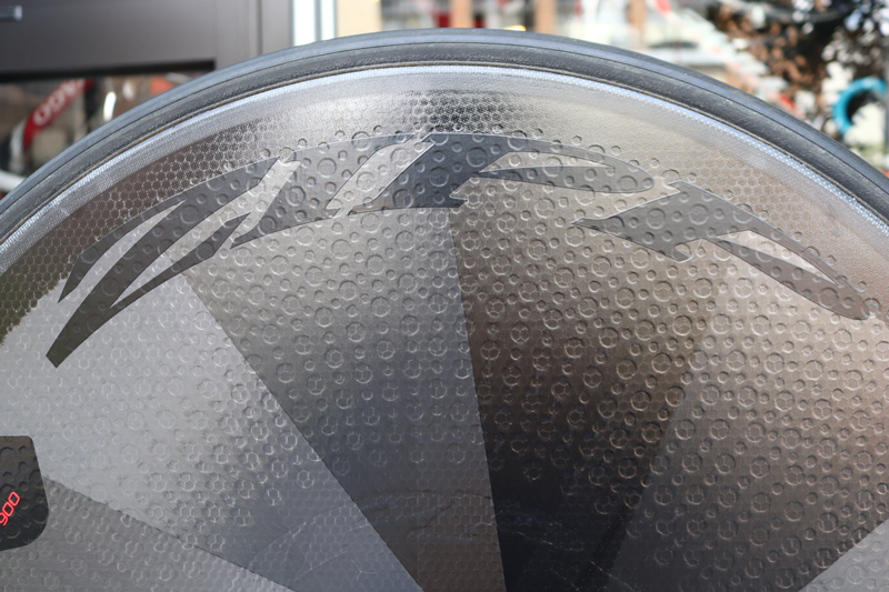 重厚なエアロを味わえ！ジップ ZIPP 900 カーボンチューブラー