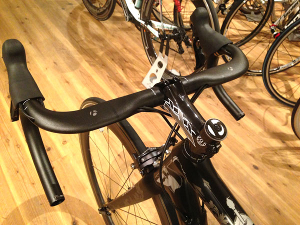 Bontrager ボントレガー RL aero レースライトエアロハンドルを装着