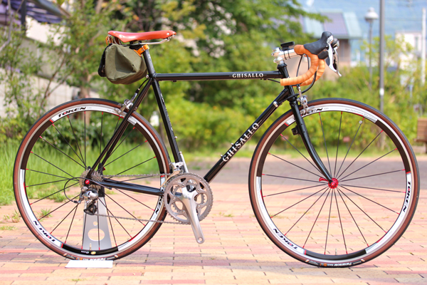 深谷産業発のジャパニーズブランド GHISALLO（ギザロ）305 Road
